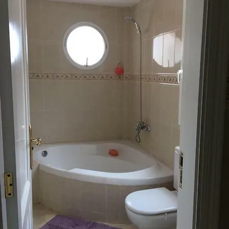 Newman - 3bed, Private Heated Pool, Games Room, Playa Parisio, Adeje *