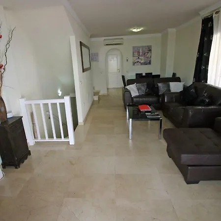 Newman - 3bed, Private Heated Pool, Games Room, Playa Parisio, Adeje